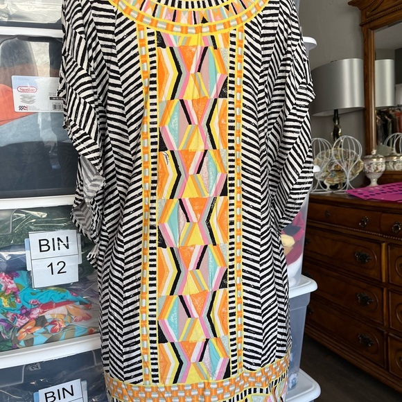 Trina Turk Tunic - Picture 6 of 7